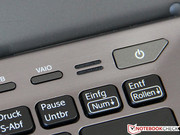 Nur eine Notlösung: Die Stereo-Lautsprecher enttäuschen, ...