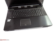 Immerhin findet man als typisches Business-Feature zwischen den TouchPad-Tasten einen Fingerprintreader.