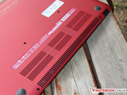 Hier saugt das Notebook Frischluft an...