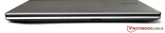 Frontseite: 4-in-1 Kartenleser Frontseite: 4-in-1 Kartenleser