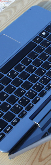 ATIV Smart PC XE500T1C: Die Keyboard-Dock mit Tasten, Touchpad und 2 x USB erhöht die Windows-Produktivität enorm.