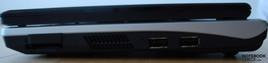 Rechte Seite: 4-in-1 Cardreader, Lüftung, 2xUSB