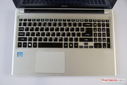 ...und eine Tastatur in voller Größe mit Nummernblock.