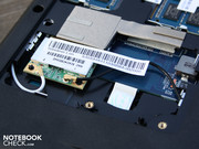 und die WLAN-Karte auf einem Mini PCIe Steckplatz. Der Steckplatz daneben ist zwar frei, aber nicht mit einem Sockel belegt.
