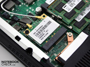 sowie das WLAN-Modul (Mini PCIe). sowie das WLAN-Modul (Mini PCIe).
