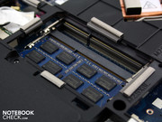 Und hier ist ein RAM-Slot frei. Moment mal! Da ist ja noch einer.