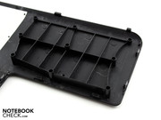 Um eine zweite HDD nach zu legen, muss erst der Plastik-Aufbau entfernt werden (rechts).