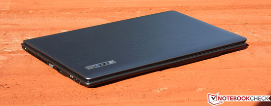 Acer Aspire 5250-E304G32Mikk: Weniger Leistung, weniger Laufzeit und weniger Anschlüsse.