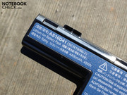 Der 4.400mAh Akku hält den TravelMate zweieinhalb Stunden mobil. Der 4.400mAh Akku hält den TravelMate zweieinhalb Stunden mobil.