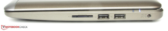 Rechte Seite: Speicherkartenleser, 2x USB 2.0, Netzanschluss