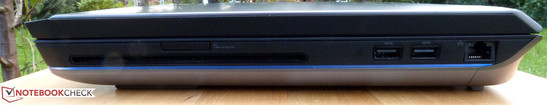 Rechte Seite: Blu-ray-Laufwerk, Cardreader, 2x USB 3.0, RJ-45 Gigabit-LAN