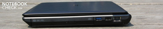 Rechte Seite: DVD-Laufwerk, USB 3.0, USB 2.0, Ethernet