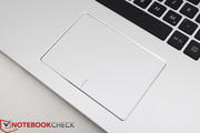 Das Touchpad ist sehr groß und empfindlich.