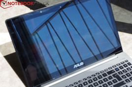 Bei direkter Sonneneinstrahlung ist der Desktop nicht mehr sichtbar.