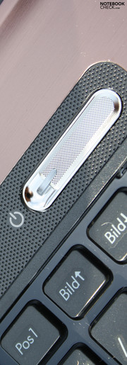 ASUS K73SV-TY032V: Poliertes Alu auf der Arbeitsumgebung ASUS K73SV-TY032V: Poliertes Alu auf der Arbeitsumgebung