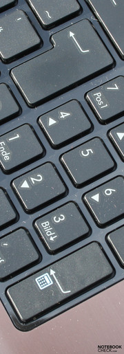 ASUS K73SV-TY032V: Etwas klapperig aber immerhin mit festem Boden ASUS K73SV-TY032V: Etwas klapperig aber immerhin mit festem Boden
