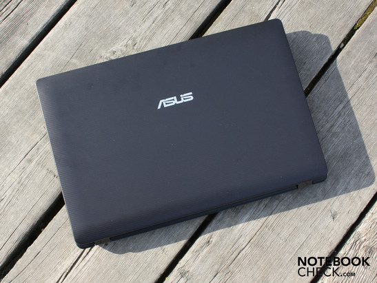 ASUS K73SV-TY032V: Solide Mittelklasse-Technik in einem stabilen Gehäuse ASUS K73SV-TY032V: Solide Mittelklasse-Technik in einem stabilen Gehäuse