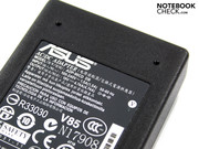 Das 90 Watt Netzteil bietet für alle Nutzungsszenarien genügend Reserven.