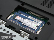 Daneben gibt es hier den zweiten und dritten RAM-Slot (max. 12GB),