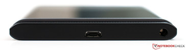 unten: Micro-USB-Port, 3,5-mm-Headset-Anschluss