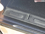 Die Tasten des Touchpads sind wasserdicht weil mit weichem Gummi überzogen. Die Tasten des Touchpads sind wasserdicht weil mit weichem Gummi überzogen.