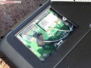 Neben dem WLAN/Bluetooth-Modul ist Platz für das HSDPA-Modem (Option). Neben dem WLAN/Bluetooth-Modul ist Platz für das HSDPA-Modem (Option).