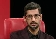 Google&#039;s CEO Sundar Pichai steht Walt Mossberg von &quot;The Verge&quot; Rede und Antwort. 