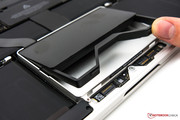 In die Bucht des SSD-Caddys würde ein 2,5-Zoll-Laufwerk passen. In die Bucht des SSD-Caddys würde ein 2,5-Zoll-Laufwerk passen.