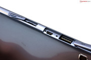 Ein Micro-SD-Kartenleser, Micro-HDMI und ein USB-2.0-Port.