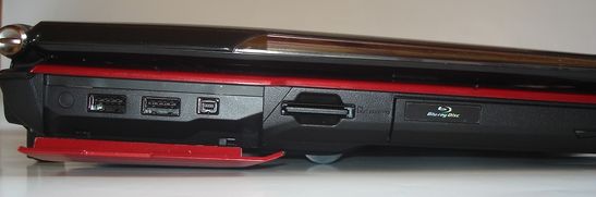 Linke Seite: zwei mal USB 2.0, Firewire, 8-in-1-Kartenleser, Blu-Ray Laufwerk