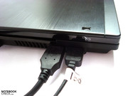 schmale USB-Stecker passen auch bei USB Ports mit wenig Abstand nebeneinander