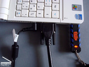 bei voller Auslastung Handhabungseinschränkungen auf der linken Seite und umständlich erreichbarer Cardreader