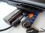 Dichtes Gedränge an den USB-Ports. Dichtes Gedränge an den USB-Ports.