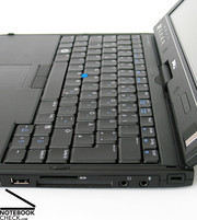 Als Convertible bietet das Dell XT auch eine vollwertige herkömmliche Tastatur,...