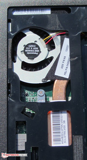 Der Lüfter ist teilweise zugänglich.