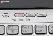 Vier Sondertasten sitzen oberhalb der Tastatur. Ihre Funktion von links nach rechts: DVD-Auswurfknopf, Starttaste "Vaio Care", Starttaste Browser, Starttaste "Vaio Control Center".