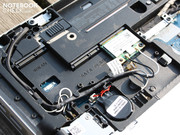 und die beiden RAM-Sockel (2x2048MB).