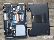 Unter der Bodenplatte finden wir einen unbelegten Mini PCIe Slot