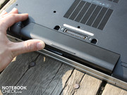 Die 60Wh (6-Zellen) halten den 15.6-Zoller 6 Stunden auf den Beinen.