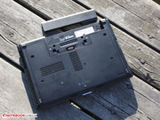 Die Unterseite hat eine Besonderheit, die alle 2011er HP Notebooks teilen:
