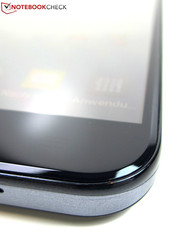 Hochwertig verarbeitet: Das Polykarbonat-Gehäuse des Optimus G Pro E986.