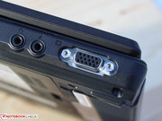 oder der verschraubte VGA-Port. oder der verschraubte VGA-Port.