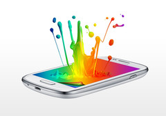 Samsung zeigt die Vorteile von AMOLED-Displays gegenüber LCD.