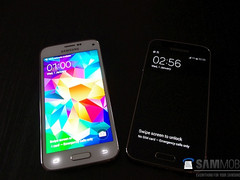 Das Galaxy S5 Mini ist nicht so rasant unterwegs, aber teilt viele Eigenschaften mit dem Galaxy S5 (Bild: Samsung)