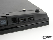 Neben HDMI und eSATA ist auch ein Modem-Anschluss (analog) an Bord. Neben HDMI und eSATA ist auch ein Modem-Anschluss (analog) an Bord.