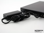 Es ist mit 265 Gramm durchschnittlich schwer, das Netzkabel (nicht im Bild) ist 1.80 Meter lang. Es ist mit 265 Gramm durchschnittlich schwer, das Netzkabel (nicht im Bild) ist 1.80 Meter lang.