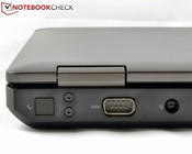 Rückseite links: optionaler RJ-11-Port, RS-232, Netzteilanschluss Rückseite links: optionaler RJ-11-Port, RS-232, Netzteilanschluss
