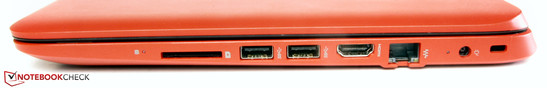 Rechte Seite: Speicherkartenleser, 2x USB 3.0, HDMI, Ethernet-Steckplatz, Netznaschluss, Steckplatz für ein Kensington-Schloss