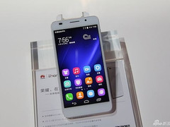 Das Huawei Honor 6 kommt mit rasantem Octa-Core-Chip und Aluminiumgehäuse (Bild: tech.sina.com.cn)