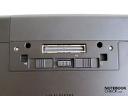 Anschluss für eine optionale Dockingstation Anschluss für eine optionale Dockingstation